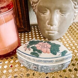 Vintage chinoiserie fan-shaped porcelain floral trinket box